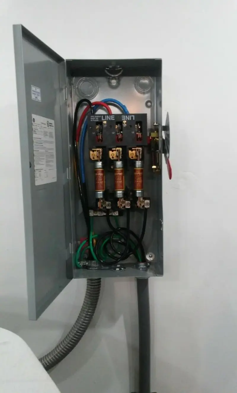 Three-phase disconnect switch installed for Smoke Detector Installation in Pasco